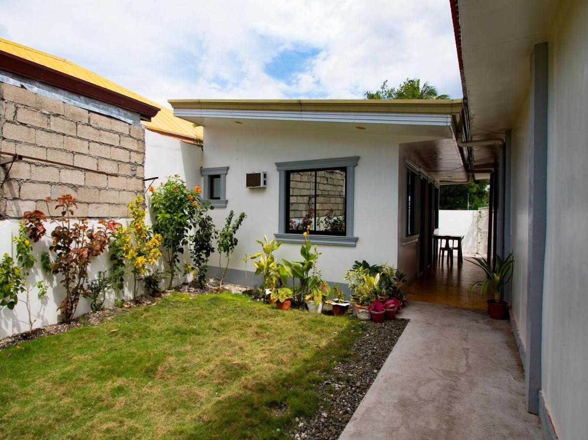 Oyo 777 Rn Guesthouse Moalboal Exterior foto