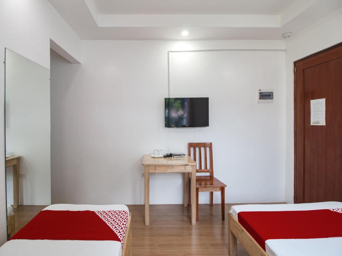 Oyo 777 Rn Guesthouse Moalboal Exterior foto