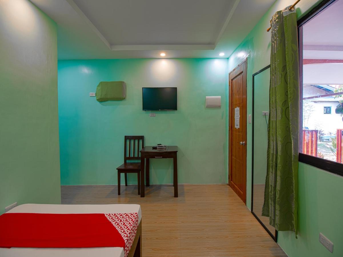 Oyo 777 Rn Guesthouse Moalboal Exterior foto